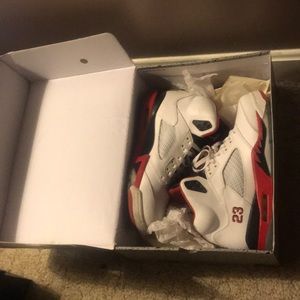 Jordan 5 “fire red black tounge” size 11